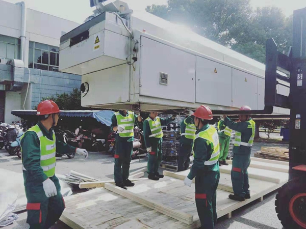 SMT设备卸车、拆箱作业